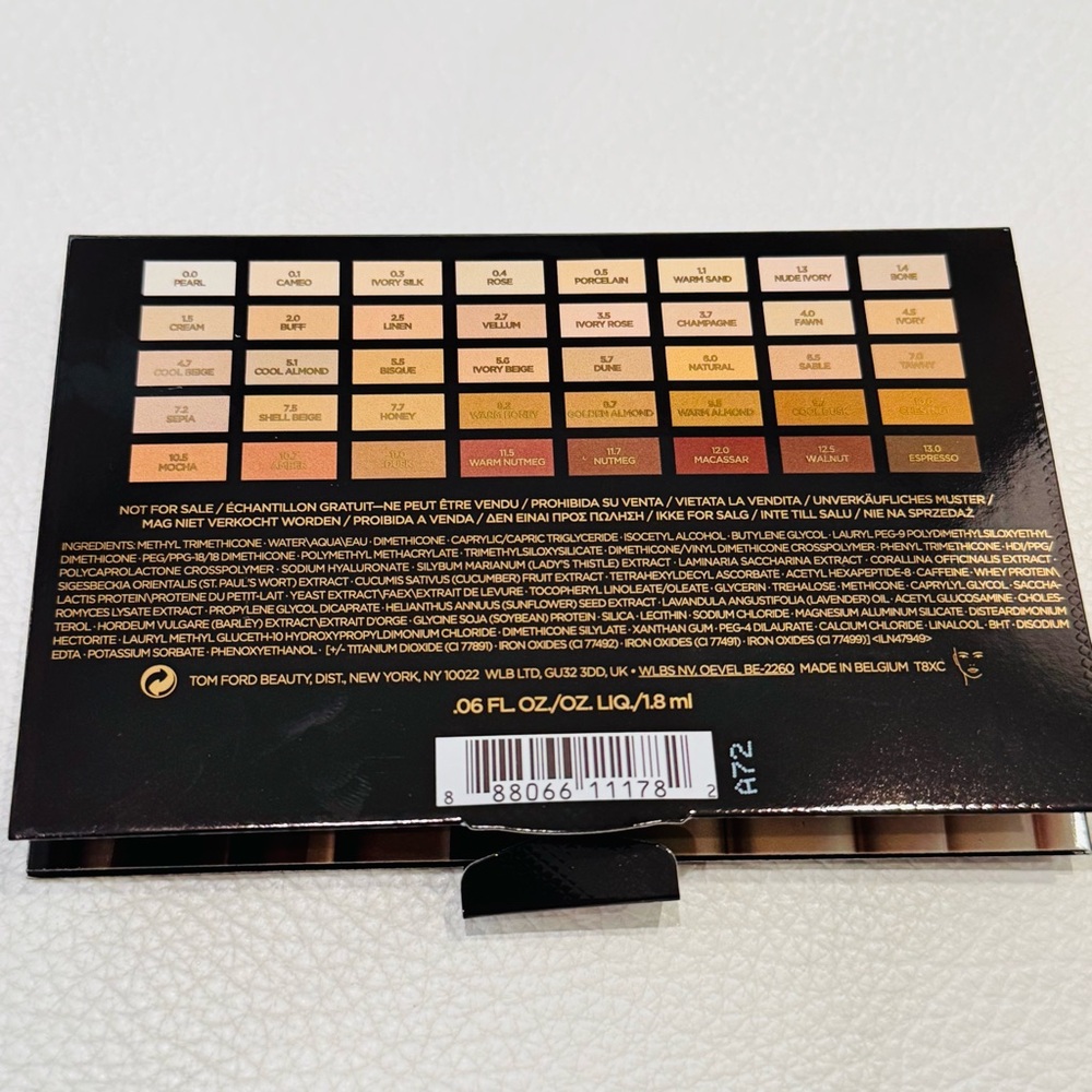 Tom Ford Traceless Soft Matte Foundation - Porcelain, Fawn, Sepia, Mocha sample - Picture 3 of 4